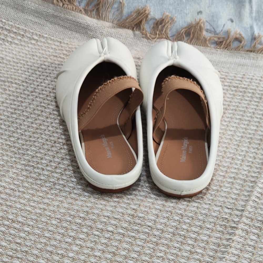Maison Martin Margiela Cream Tabi Flats with Tan Strap Detail - Picture 4 of 10
